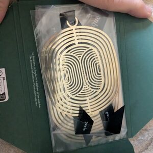 Diptyque Elegant Gold Oval Ornament Set With 2 Cotton Gift Bags